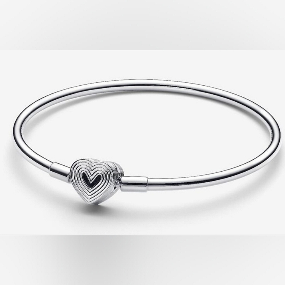 Authentic NEW Pandora Radiating Heart Clasp Bangle S925ALE
